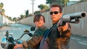 terminator-2-juicio-final-edward-furlong-arnold-schwarzenegger-2781081-scaled.webp