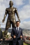 Cristiano-Ronaldo-Statue-001.jpg