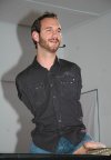 800px-Nick_Vujicic_speaking_in_a_church_in_Ehringshausen,_Germany_-_20110401-02.jpg